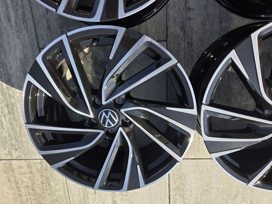 JAK NOWE Felgi Oryginalne VW GOLF 19” Adelaide ET50  5H0