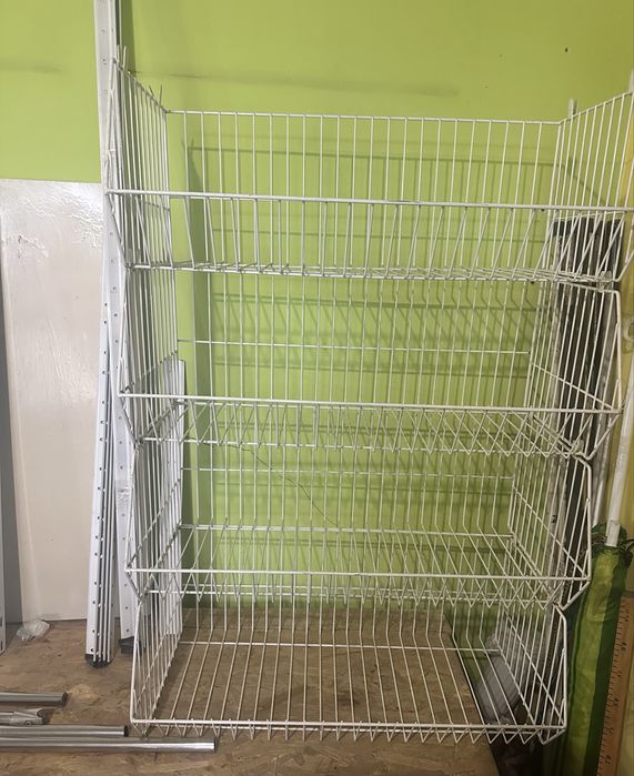 Продам витрину стеклянную ,стеллажи ,сетку,стойку б/у