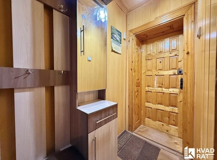 Продається світла 2 кімнатна квартира з індивідуальним опаленням