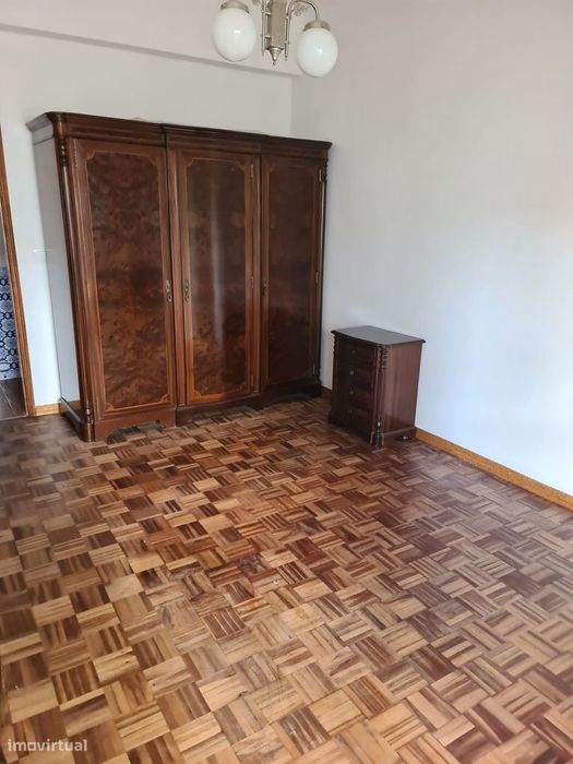 Apartamento T3, parcialmente mobilado. Pragal - Almada.