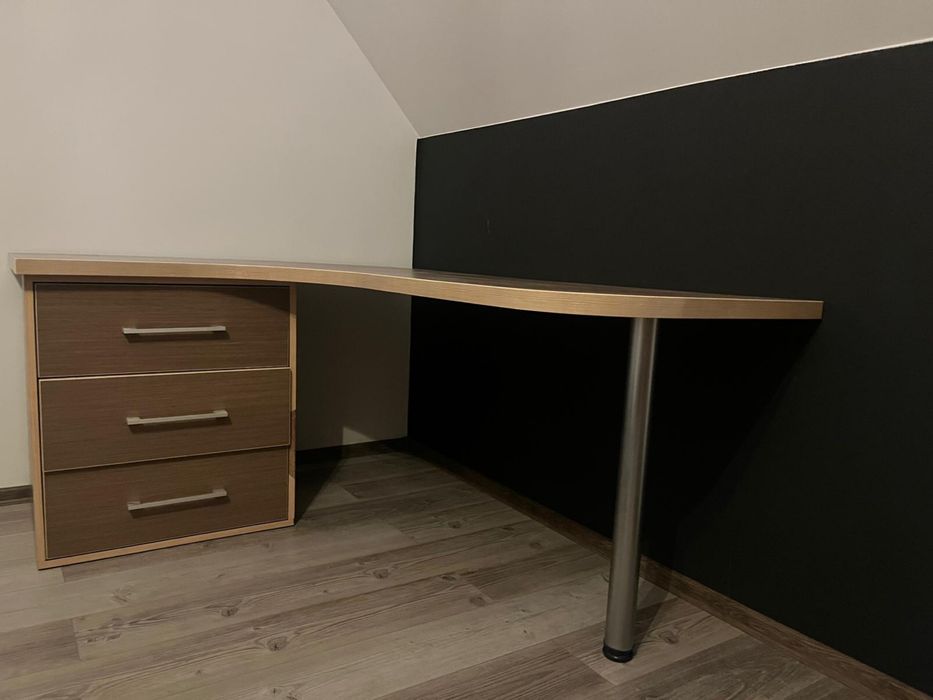 Zestaw mebli drewnianych