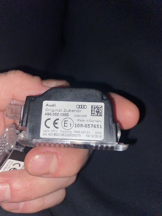 LED фонарики audi в двери логотип audi