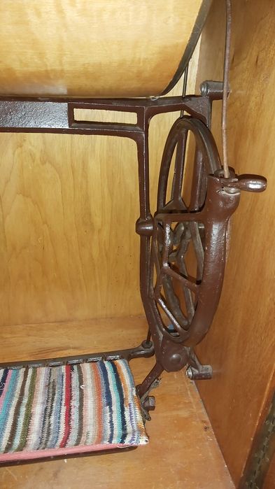 Máquina costura SINGER vintage a trabalhar e afinada