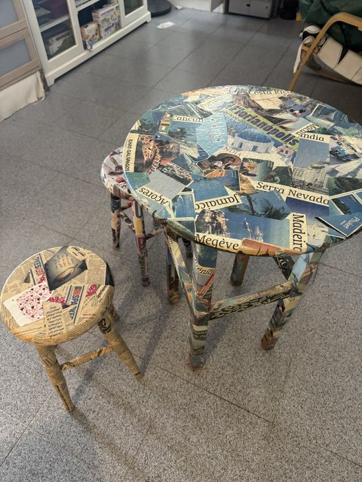 Conjunto mesa e 2 bancos unicos