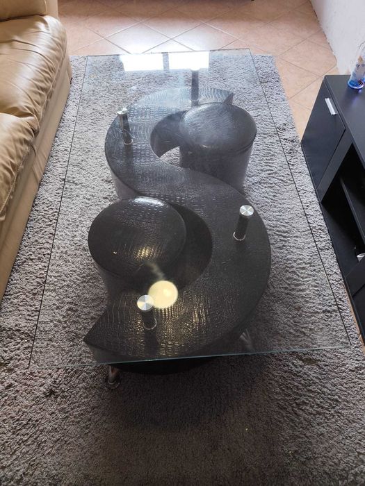 Mesa de Centro Elegante e Funcional.