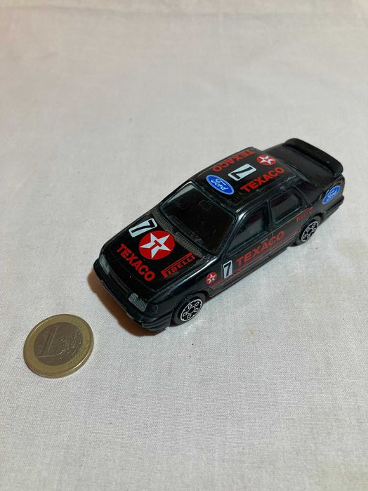 Carrinhos miniatura de exposição, escala 1/43.