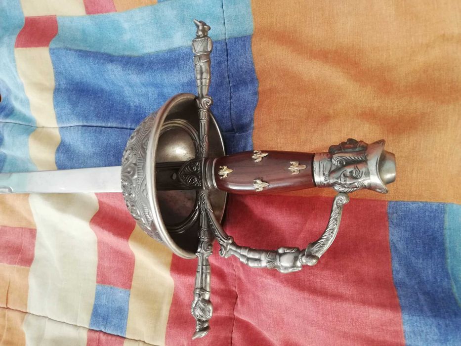Réplica de espada mosqueteiro