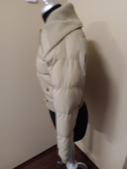 Kurtka biodrowa pikowana z dużym kołnierzem