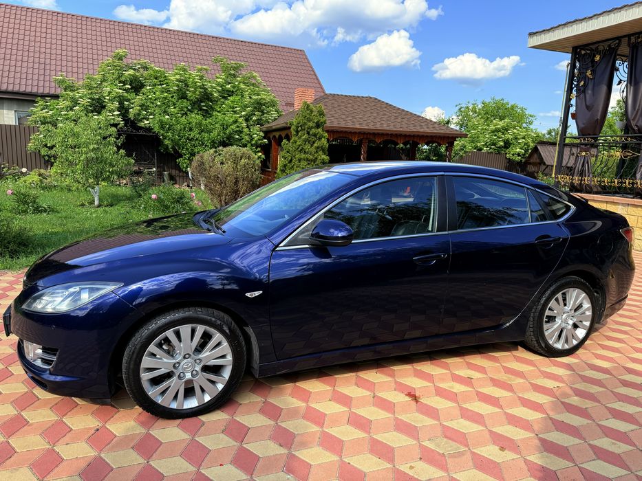 Продам свой  автомобиль MAZDA 6