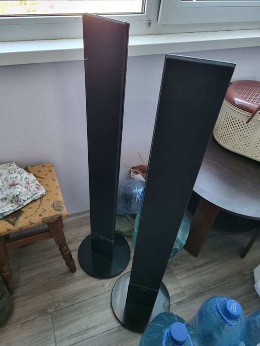 Колонки от музыкального центра и микрофон