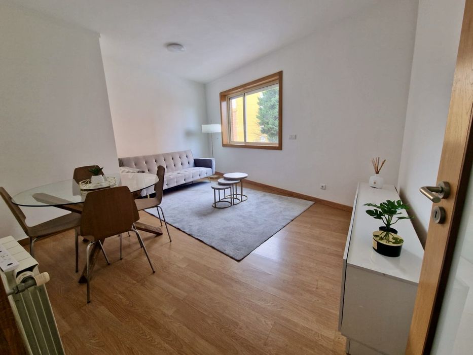 T2 Gaia ( junto ao arrabida shopping)