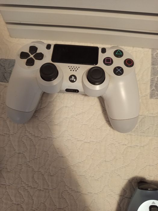 PlayStation 4 Pro Glaciar White 1TB + Extras