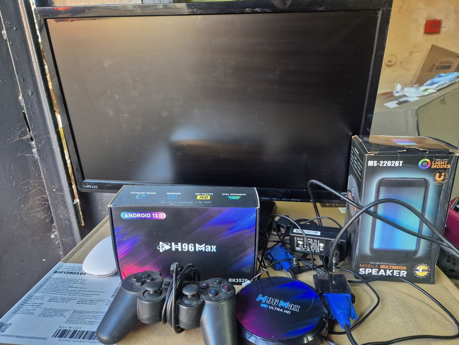 Продам гральну приставку,з монітором,джойстиком,колонкою