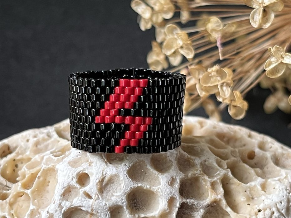 Obrączka handmade z motywem błyskawicy
