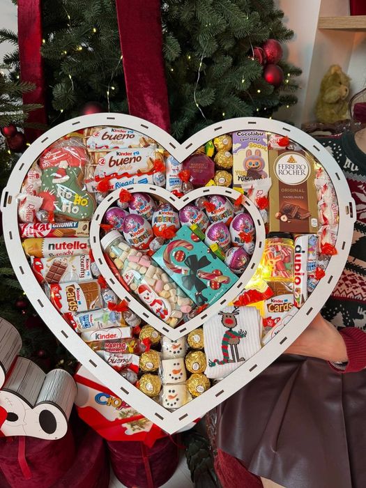 Подарункові набори бокси солодощі Кіндер Мега СЕРДЦЕ