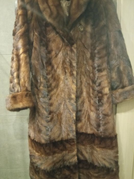 Futro z norek, greckie