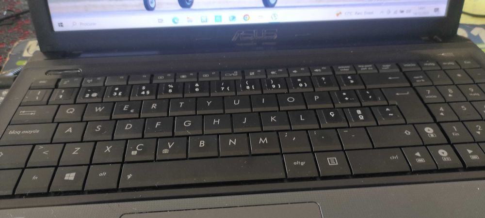 Portátil asus, como  nas fotos. Foi trocado o teclado.  Segue com  w10