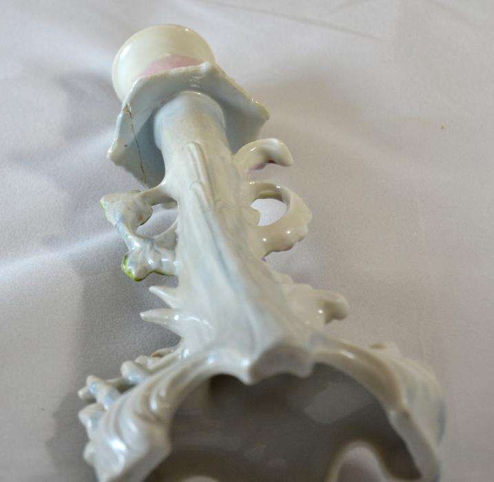 Par de castiçais em Porcelana Francesa do séc. XIX, pintados à mão