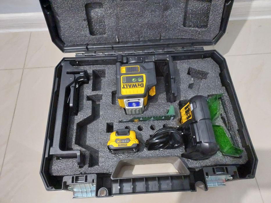 Dewalt Лазерний уровень в кейсе с аккумулятором 2 Ач DeWALT DCE0811D1G