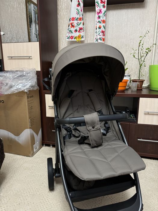 Продам прогулянкову коляску Carello Bravo