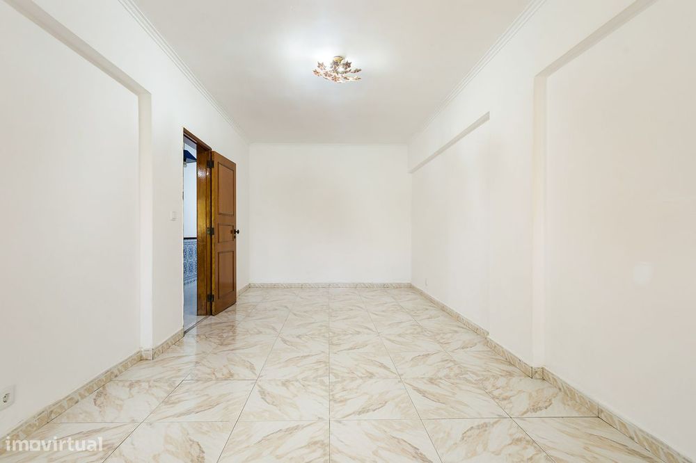 Apartamento T2 para Arrendamento | Largo Padre Américo, Massamá