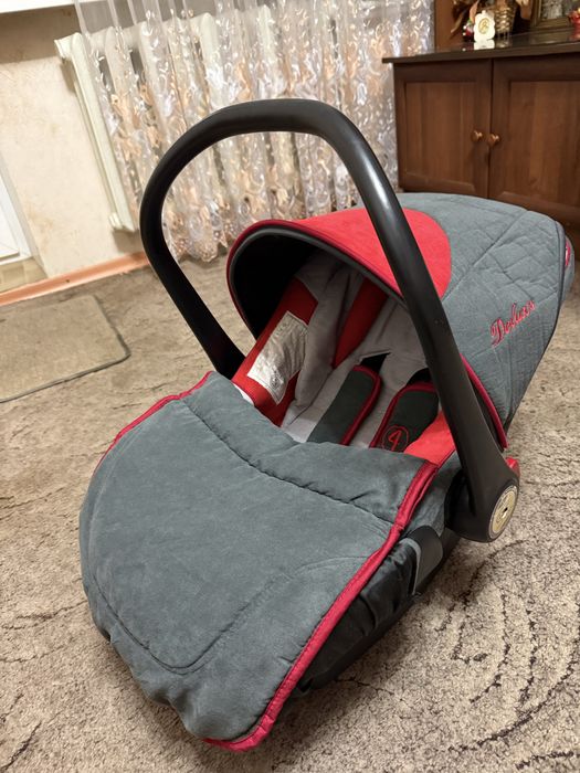 Дитяче автокрісло-люлька