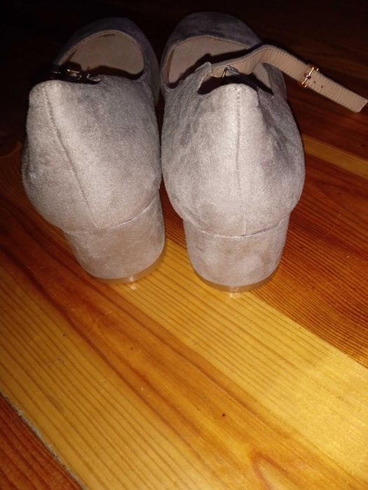 Tanio! Wygodne buty na niskim obcasie