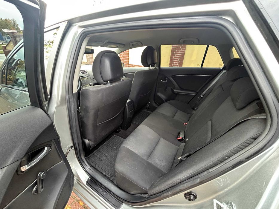 AVENSIS  1,6 benzyna 132 KM, serwis,