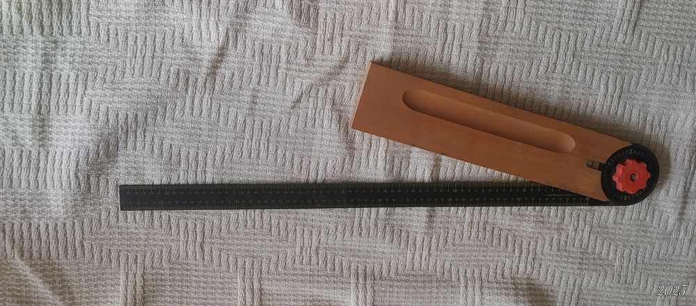 Przyrząd do pomiaru kąta. Długość 75cm