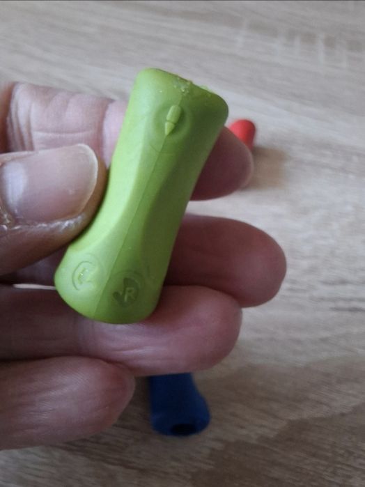 Nakładki korygujące pisanie kredki ołówki