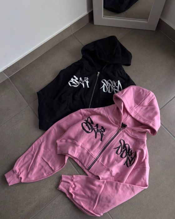 Укорочене худі з акцентним принтом