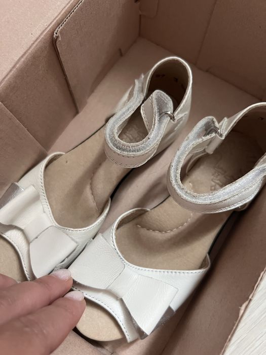 Новые кожаные туфли на девочку 27 р. «Берегиня»