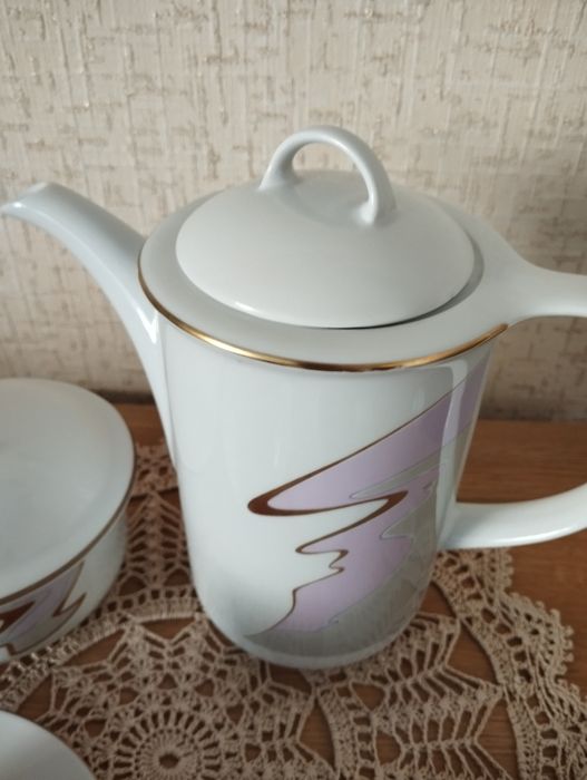 Частина порцелянового  сервізу