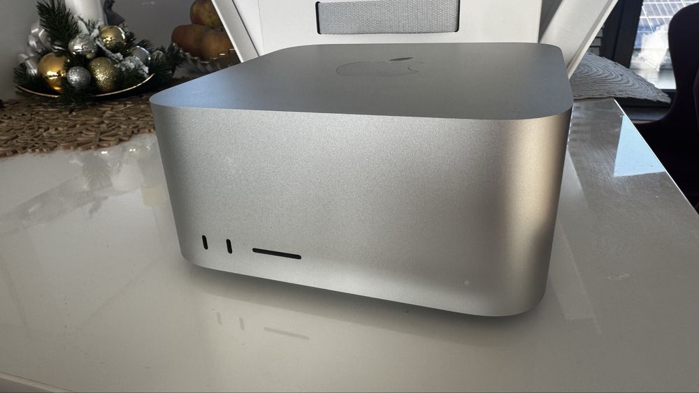 Apple Mac Studio M2 Max 12-core + 38-core GPU/64GB RAM/1TB SSD