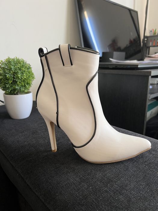 Botas brancas tam 36