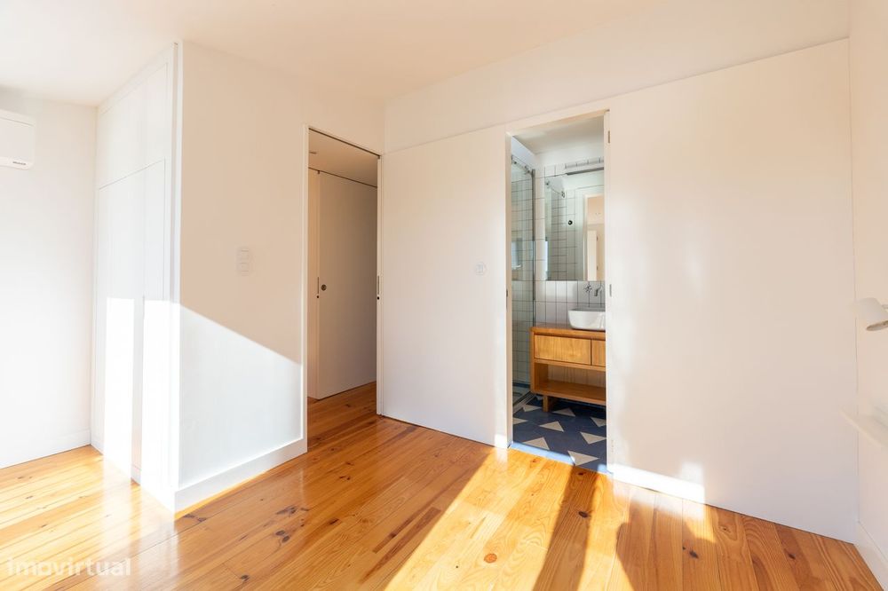 T2+1 moderno com varanda, elevador e ar condicionado