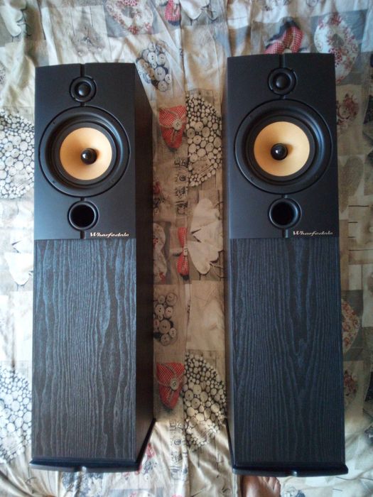 Акустичні системи Wharfedale 8.3