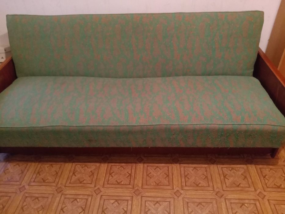 Отдам диван безкоштовно