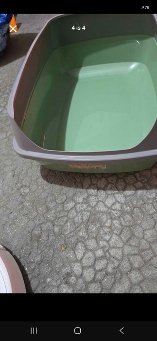 Banheiro para pets com bordas altas