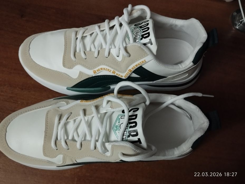 Кросівки чоловічі