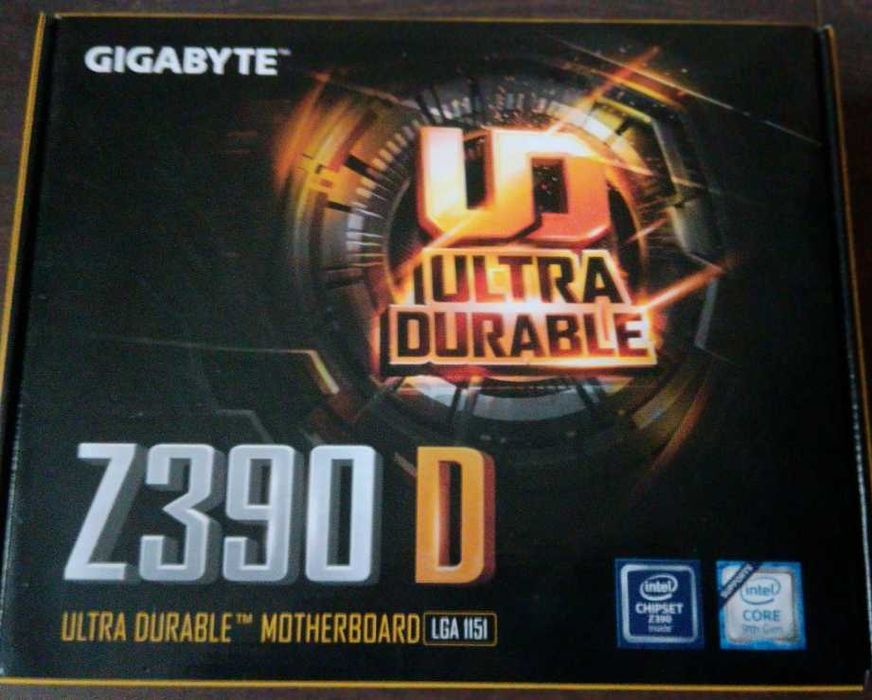 Материнська плата Gigabyte Z390D + процесор + память