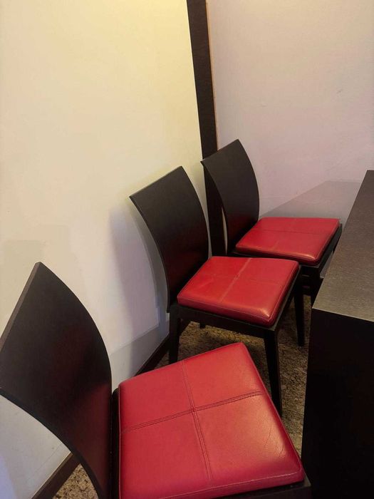 Mesa jantar + aparador + cadeiras