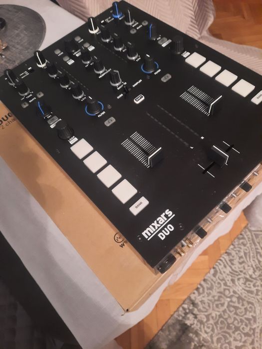 Mikser dwukanałowy Mixars DUO plus Decksaver
Stylu walki 2-kanałowy DJ