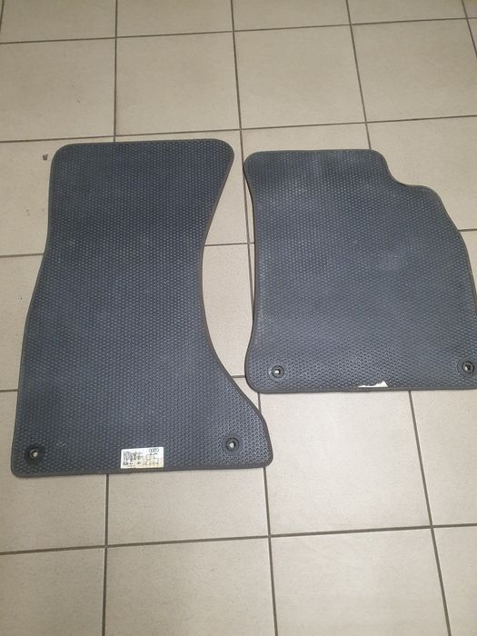 Sprzedam dywaniki samochodowe Audi a4 b8