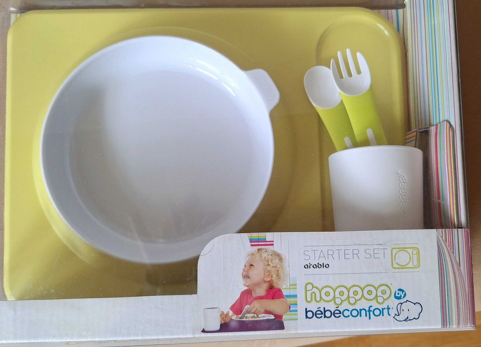 Zestaw obiadowy dla dzieci. Tacka, talerz, kubek, sztućce