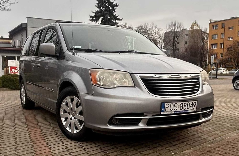 Chrysler Town Country 2013 rok
