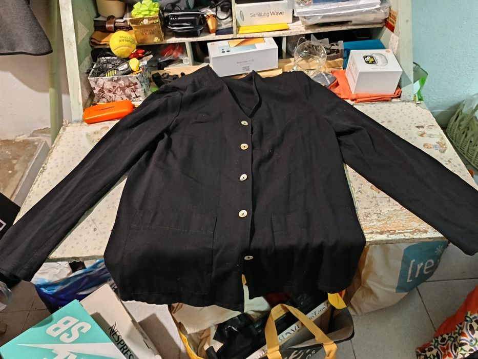 Vendo a camisola preta para mulheres bom estado