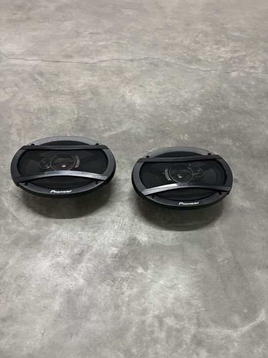 Título: Subwoofer + Amplificador + 2 Colunas para Carro – Bom Estado