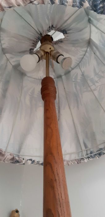 Stojąca lampa wysoka