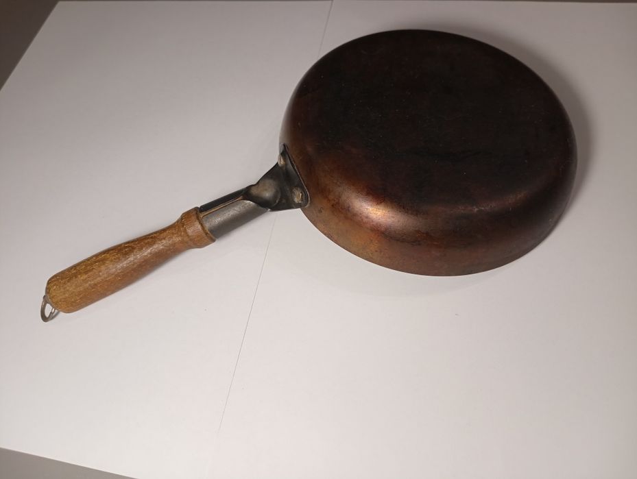 Stara miedziana patelnia